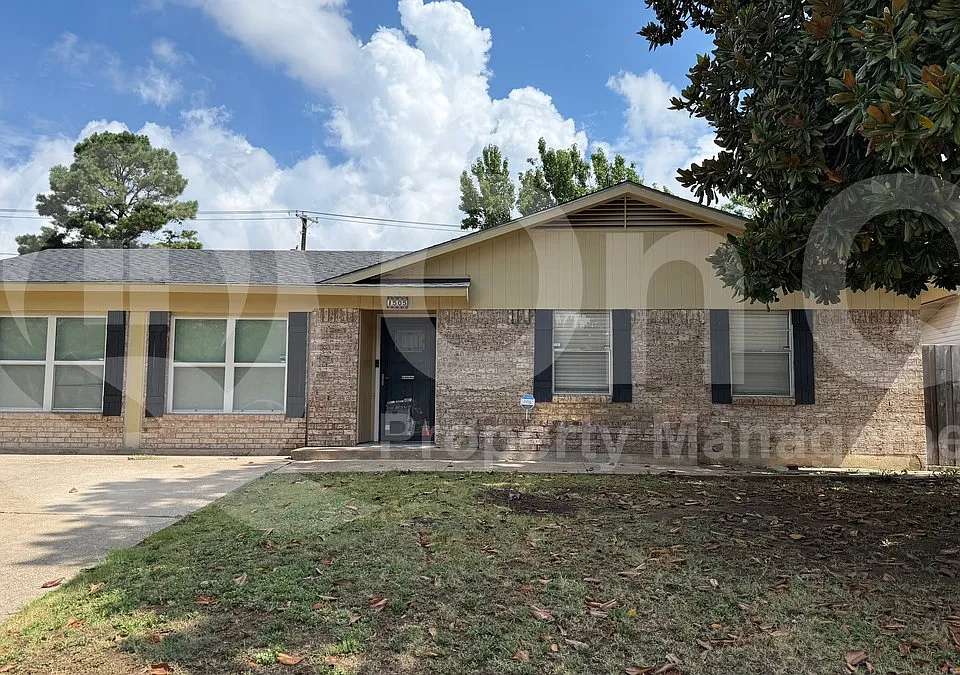 1505 Montclair St