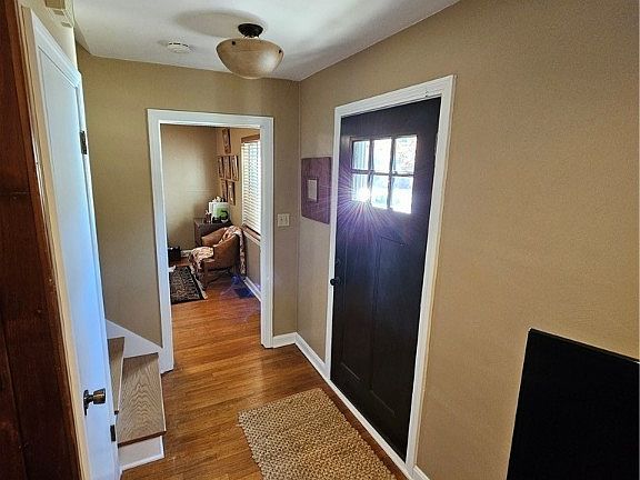 3rd image of 212 Kurtz St