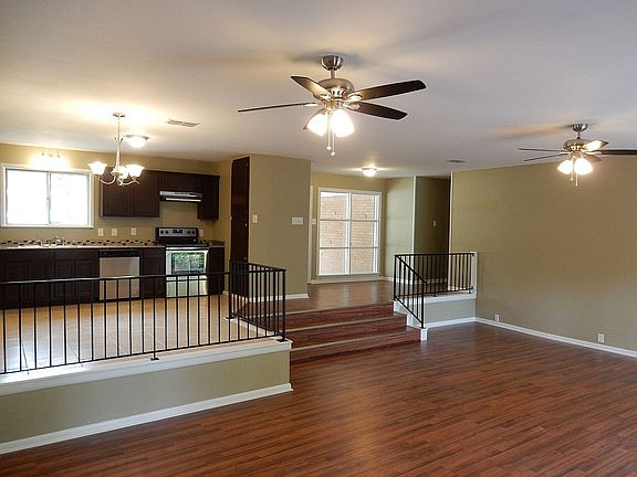 5th image of 2729 Rollingwood Dr