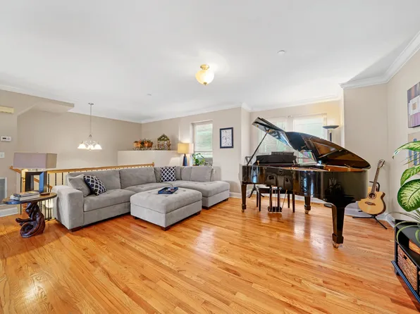 3864 Wehrman Ave, Schiller Park, IL 60176