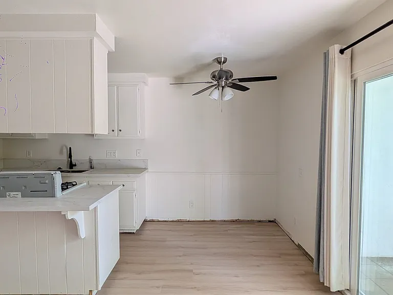 4867 Santa Cruz Ave #4 — Photo 6