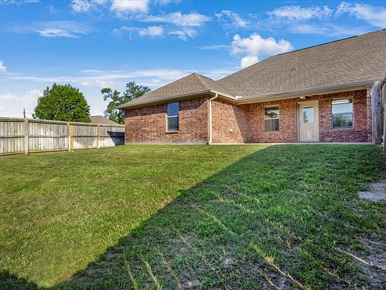 4052 Stonebridge Dr — Photo 21