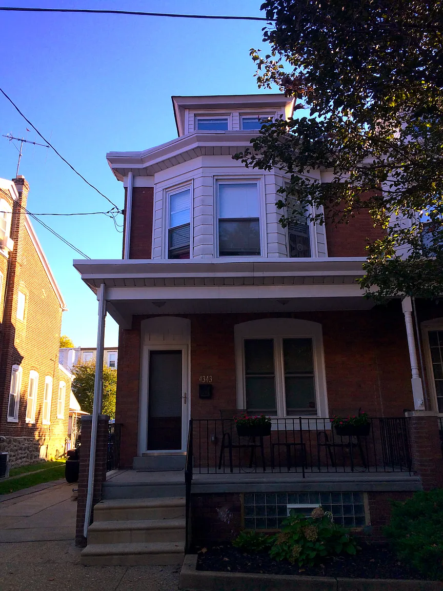 4343 Lauriston St photo 1