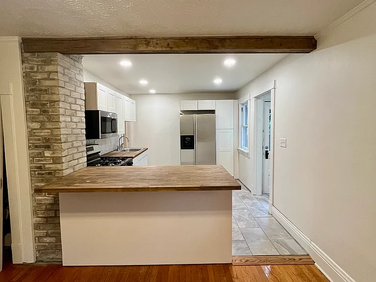1125 Allen St — Photo 4