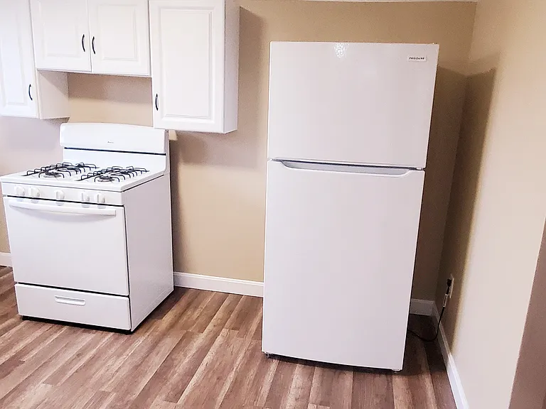 137 Adams St #3 — Photo 2