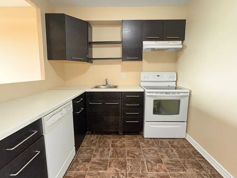 900 Dynes Rd #807 — Photo 2