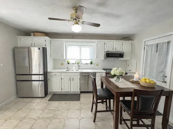 12 Gardner St #R, Newton, MA 02458