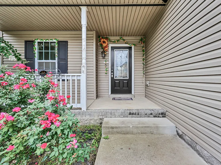 563 Falkland Cir — Photo 3