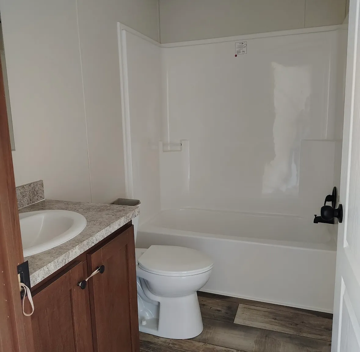 3 bed, 900 sqft, $1,195 — Photo 4