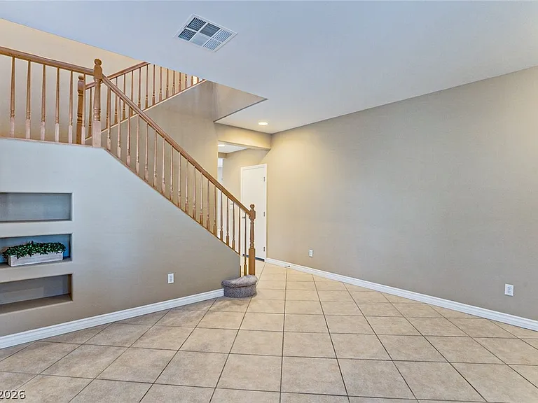 10737 Drake Ridge Ave — Photo 8