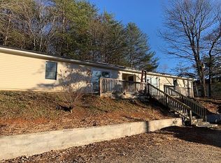 428 Pine Crest Cir, Cleveland, GA 30528