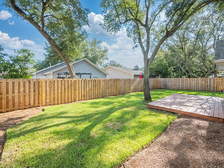 305 Parkwood Pl — Photo 34