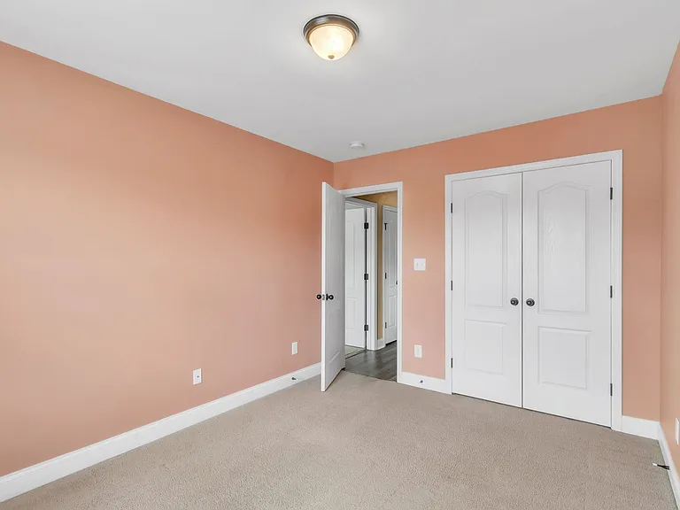 127 Ganton Dr — Photo 31