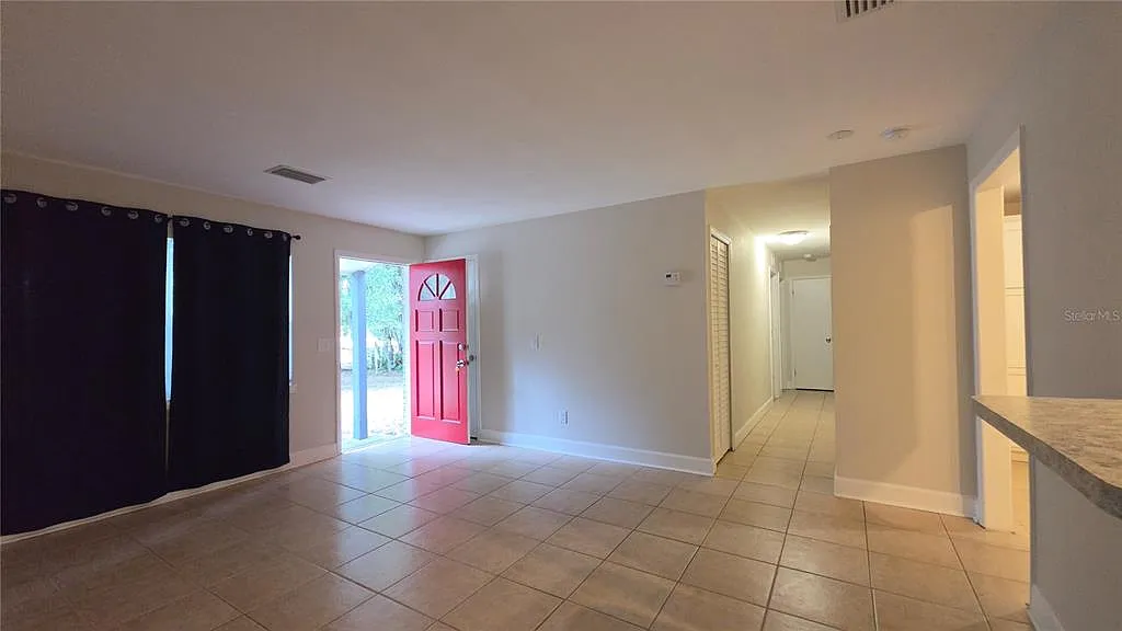 3 bed, 2.0 bath, 1864 sqft, $2,150 — Photo 3