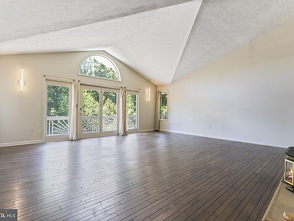 5th image of 1047 Sugar Maple Dr
