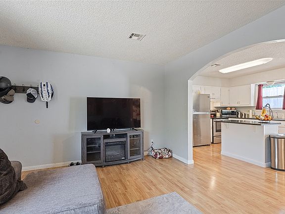 4th image of 103 Circle Dr