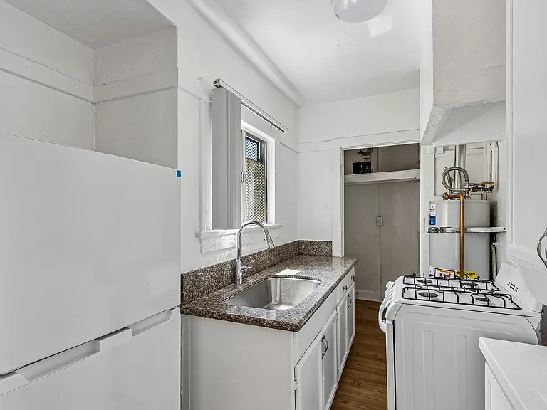 4214-4240 S. Hoover St. — Photo 17
