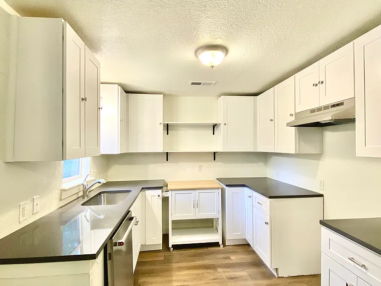 408 Faris St — Photo 3
