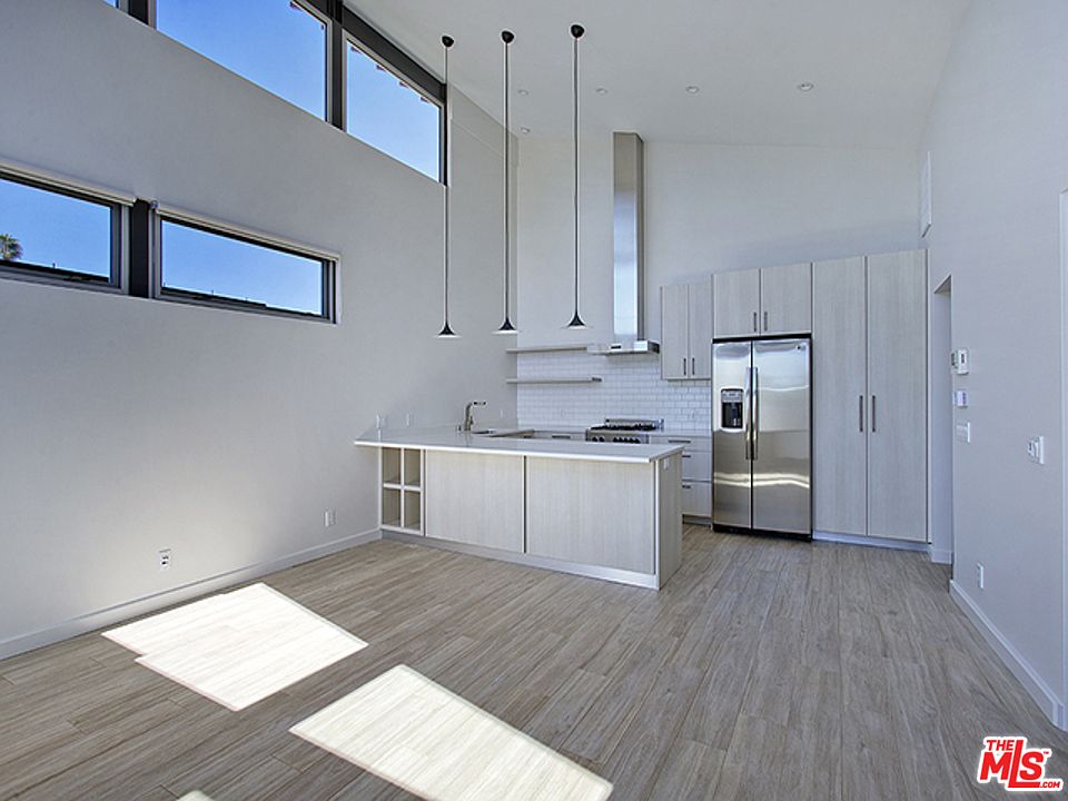 1st image of 806 6th Ave APT 1