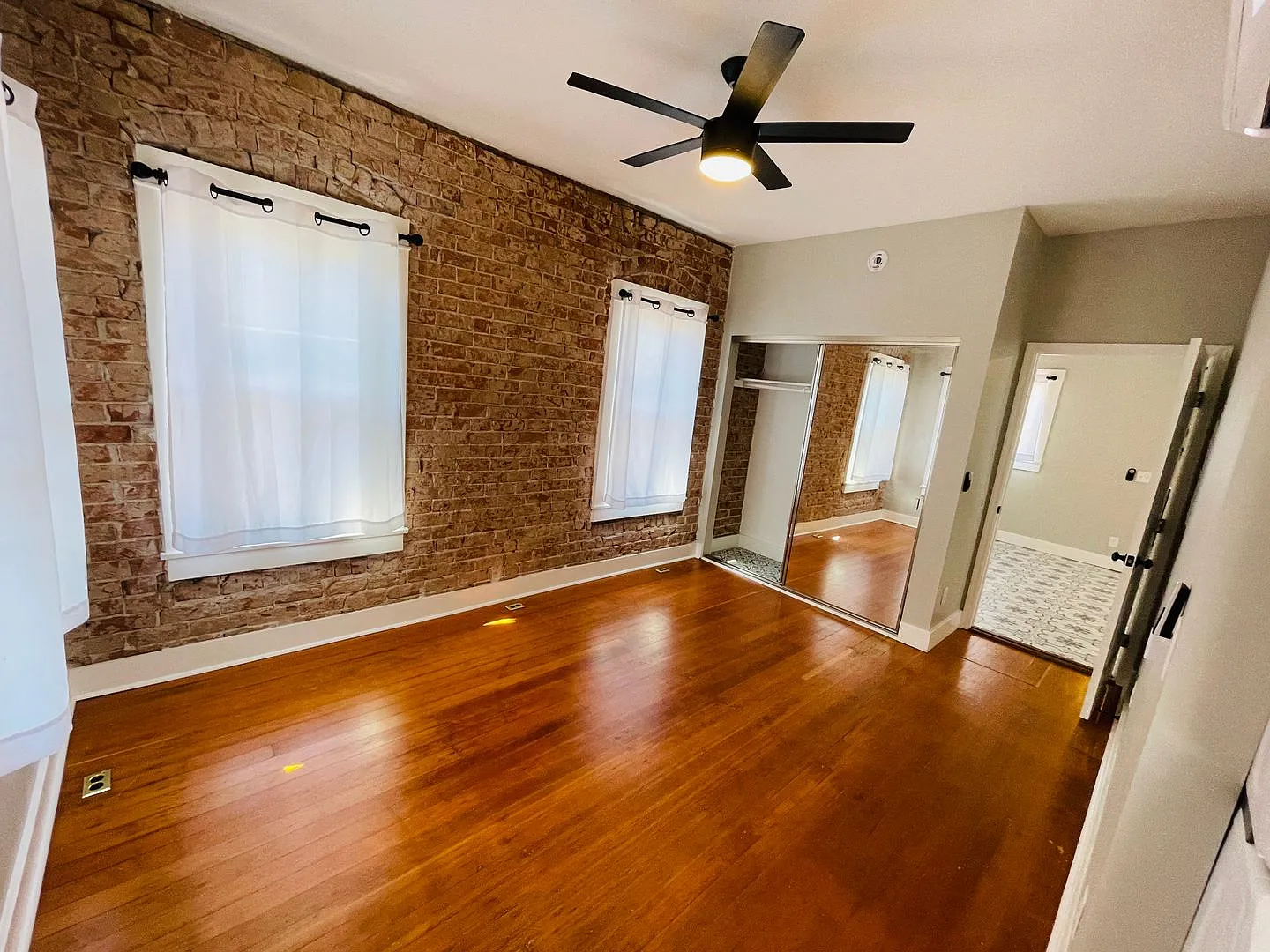 Coming Soon! 1 Bed / 1 Bath Cottage In U Of A Neighborhood! — Photo 2