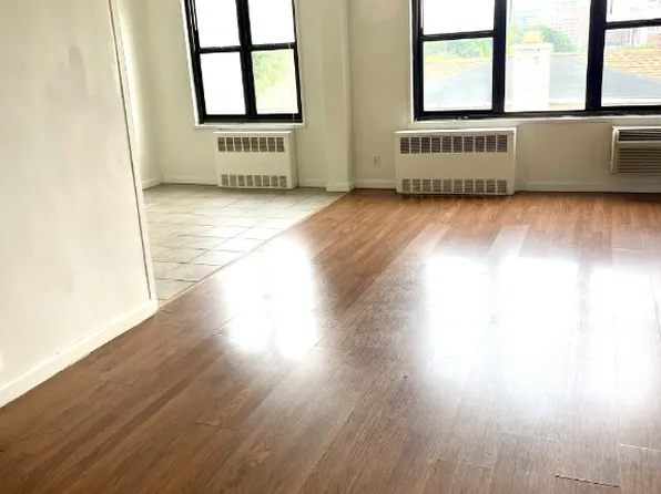 (undisclosed Address), White Plains, NY 10605