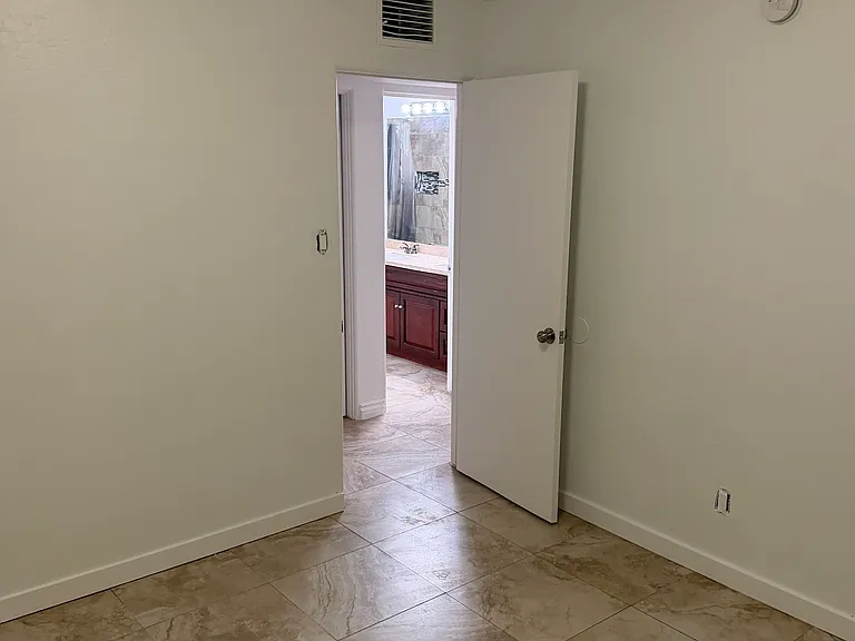 3321 W Rancho Dr — Photo 4
