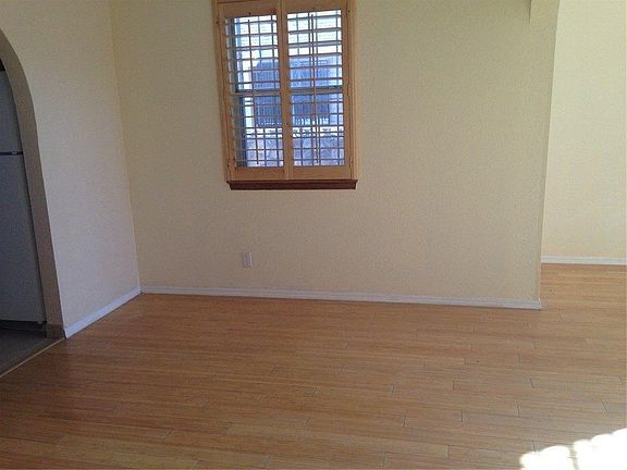 3rd image of 375 Flemish Cir