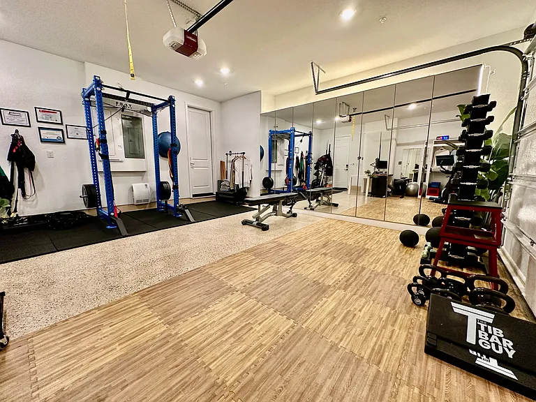 Finished Garage with Heating + Wall Storage