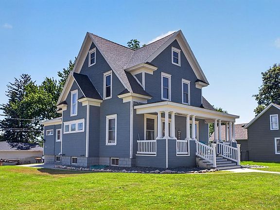 3rd image of 205 1st St SE