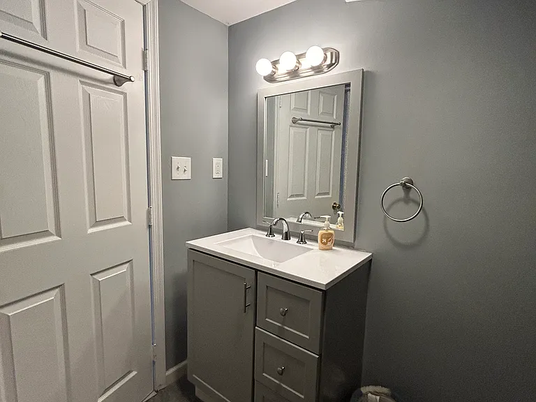 211 Pennsylvania Rd — Photo 12