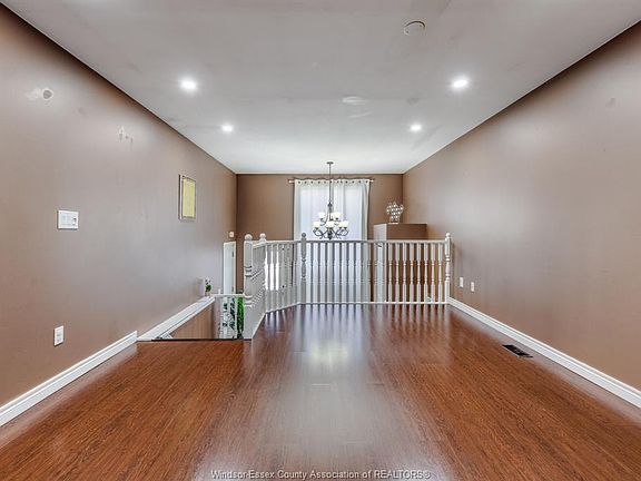 5th image of 3740 Holburn St