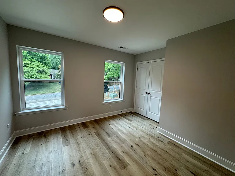 3530 Charing Cross Rd — Photo 11
