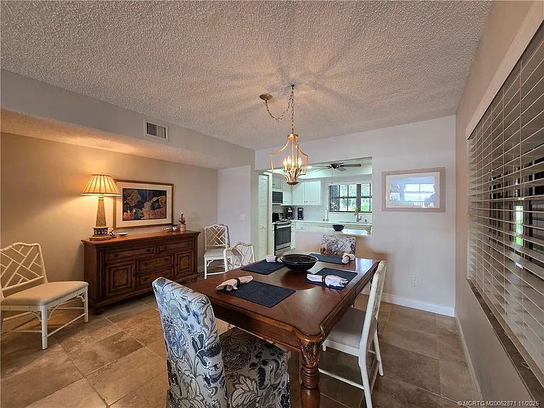 316 NE Edgewater Dr — Photo 12