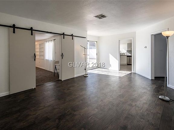 3rd image of 1320 E Oakey Blvd