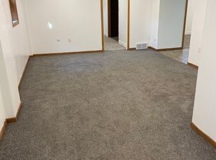 1304 1/2 Bridle Dr, Mitchell, SD 57301