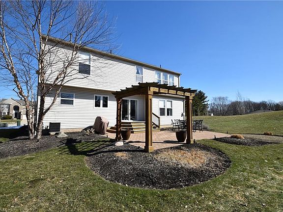 3rd image of 790 Andover Cir