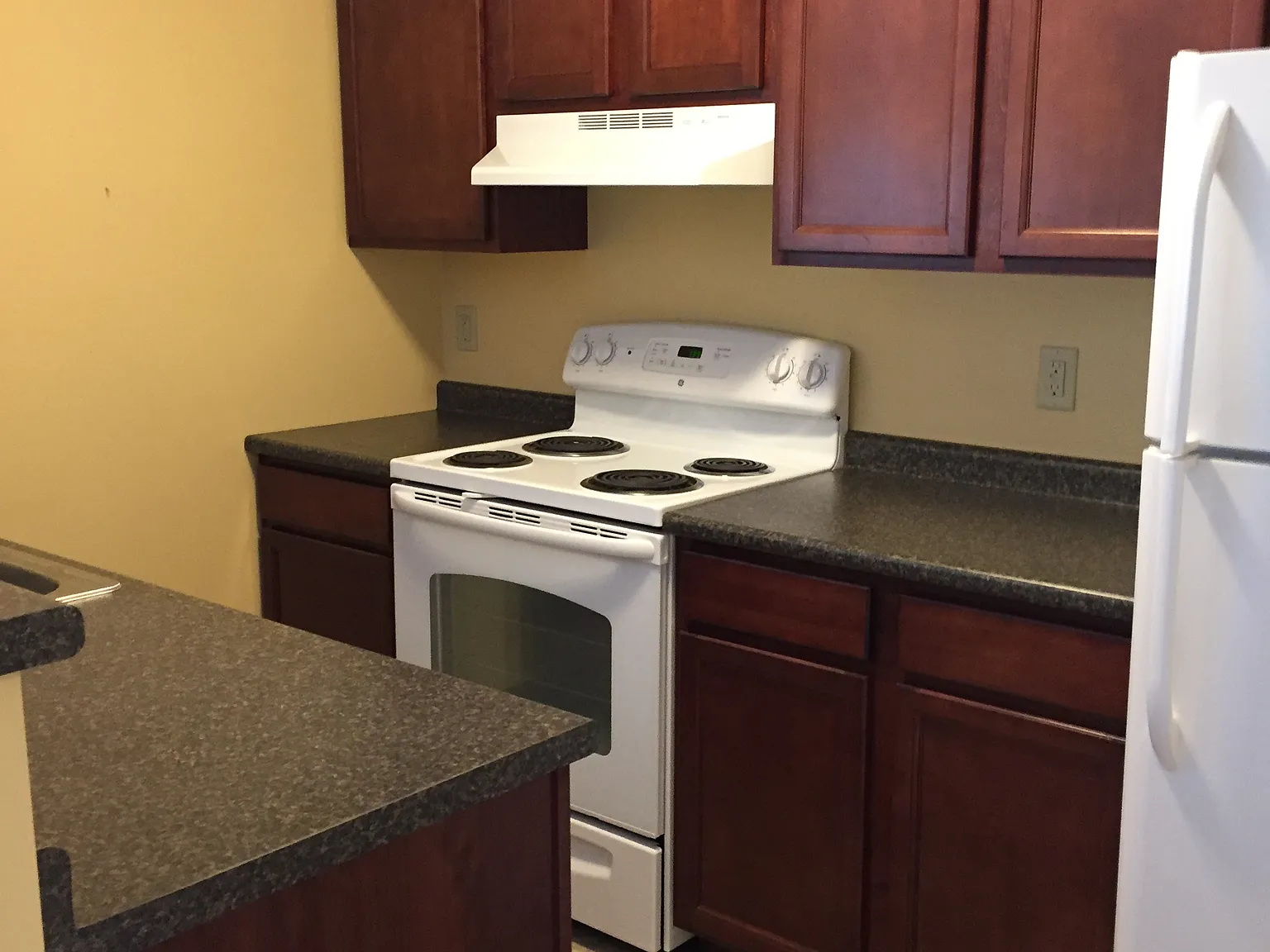 2 bed, 1000 sqft, $950 — Photo 3