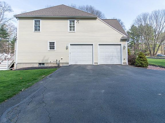 4th image of 51 Grange Ct