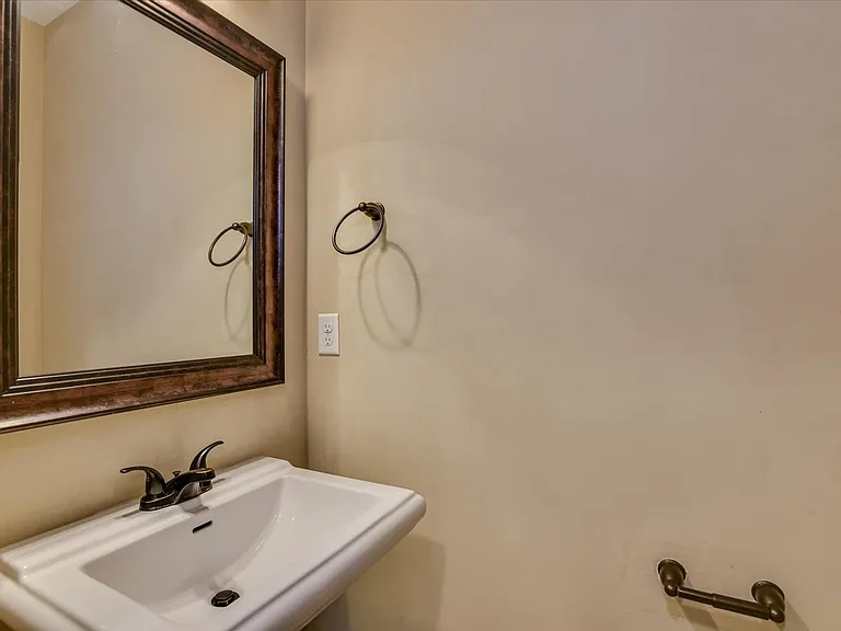 5515 Meghan Ln — Photo 20