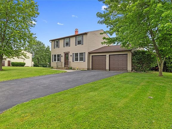 2nd image of 4767 Four Seasons Dr