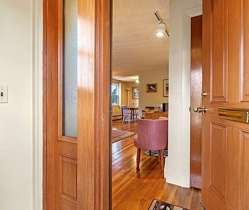 4th image of 15 Edythe Ln