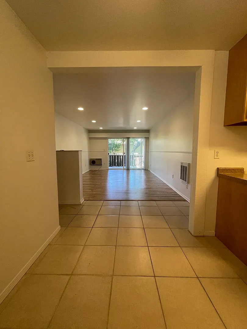 1Bed 1 Bath Great OC Location! — Photo 4