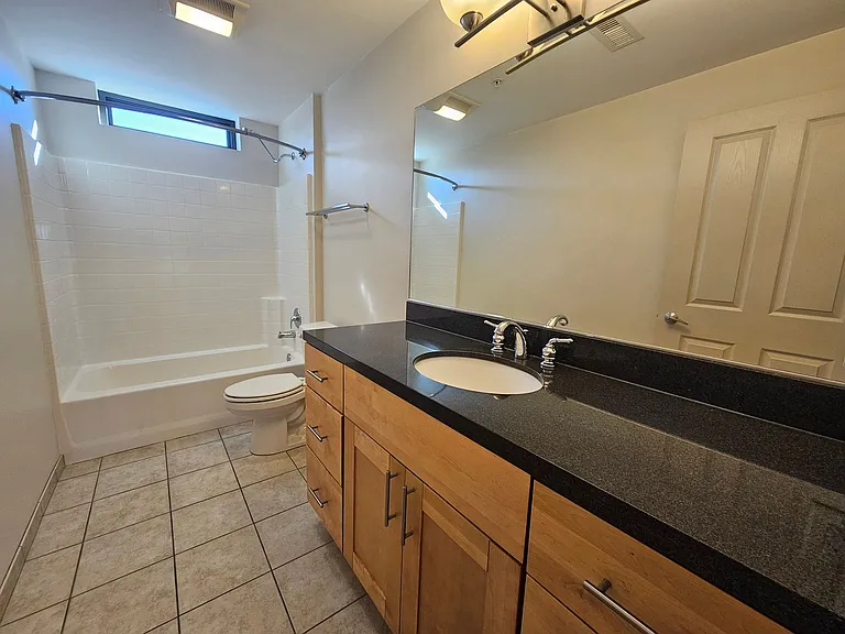 712 W Spruce St — Photo 8