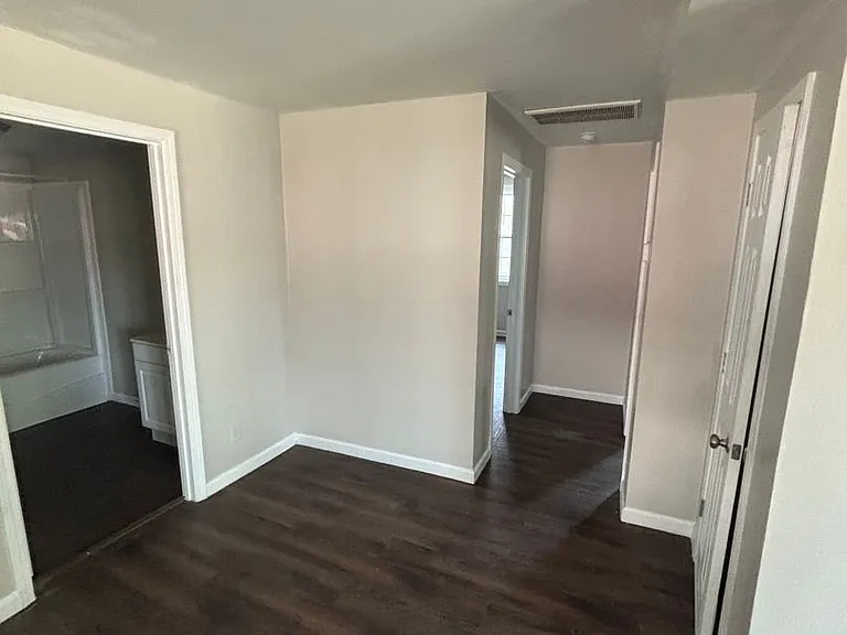 645 W Webster St — Photo 5