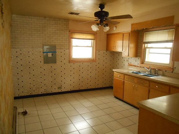 4th image of 3100 La Porte Ave