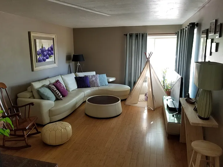 1615 S 50 W — Photo 4