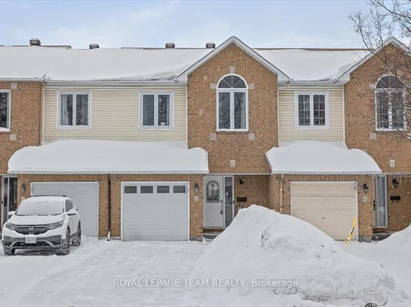 8 Crownridge Dr, Ottawa, ON K2M 2M8