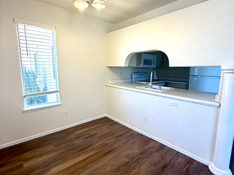 601 Cabrillo Cir #322 — Photo 6