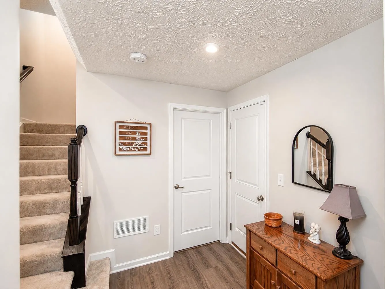 984 Steamboat Dr - 984 Steamboat — Photo 2