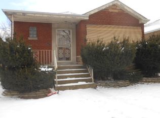 9029 S Paxton Ave, Chicago, IL 60617